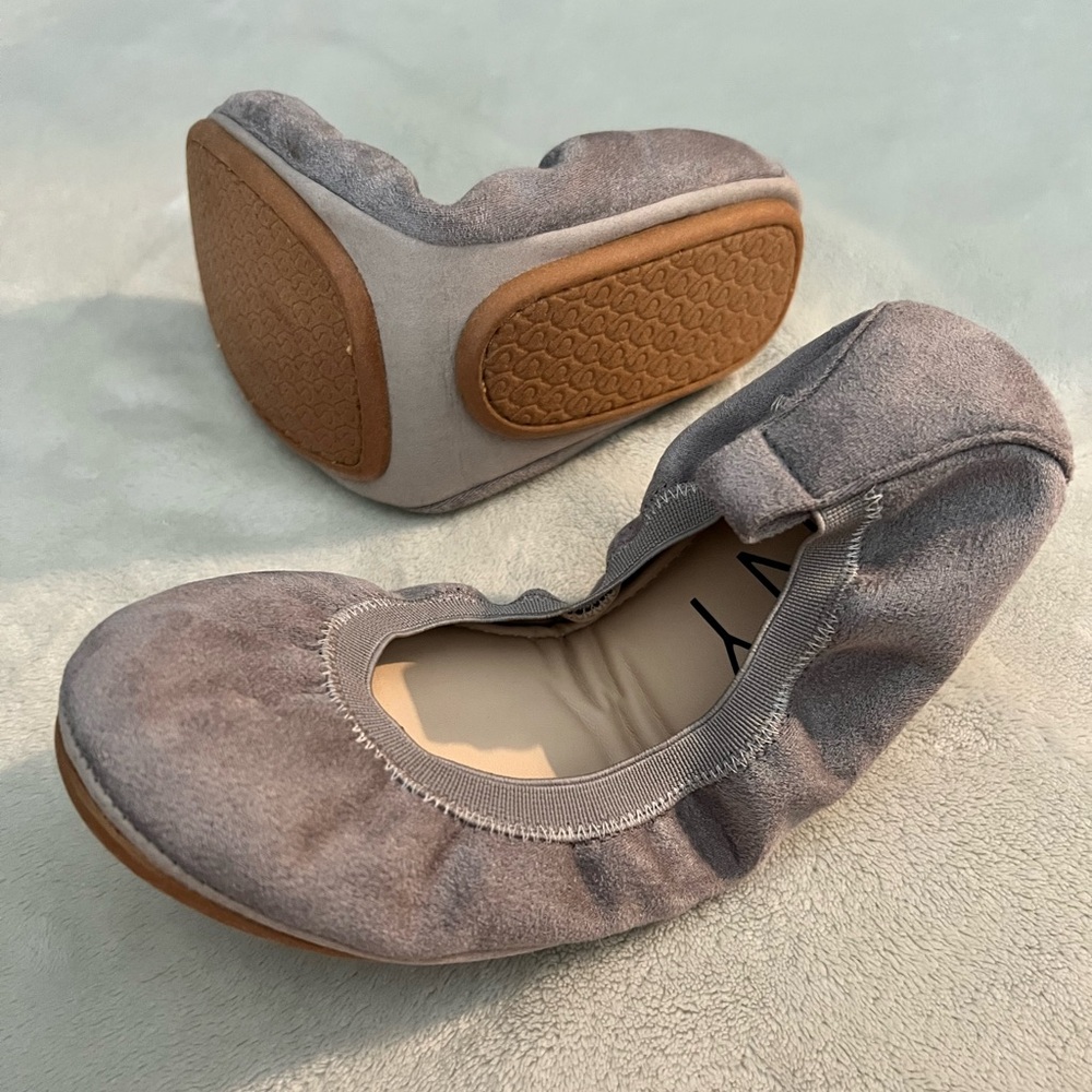 🎁 2/$8 YNY Foldable Grey Slip On Travel Flats